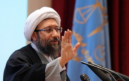 آملی‌لاریجانی: پیوند معنویت و مردم‌سالاری مهمترین ویژگی نظام جمهوری اسلامی است