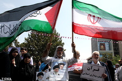 چشم مردم یمن، فلسطین، سوریه و عراق به مشت مردم ایران در روز قدس است