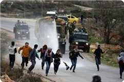 زخمی شدن ده‌ها تظاهرکننده فلسطینی در حمله صهیونیست‌ها به کرانه باختری