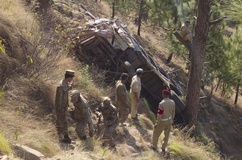 Pakistan Bus Crash.JPEG-0a0ed.jpg