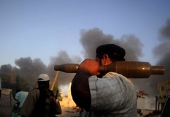 حمله هوایی ارتش لیبی به پایگاه‌های داعش در بنغازی