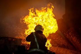 آتش سوزی در کارگاه تولید مواد ناریه در شرق تهران