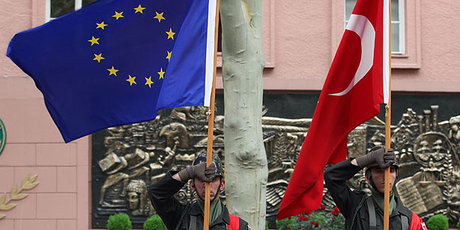 پرچم تركيه و اتحاديه اروپا