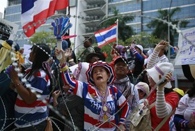 دادگاه تایلند استفاده از زور علیه معترضان را ممنوع کرد
