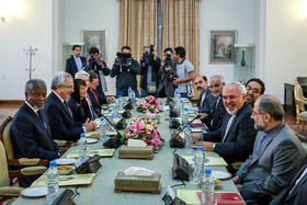 ظریف از آمادگی ایران برای کمک به صلح و پیشرفت منطقه خبر داد