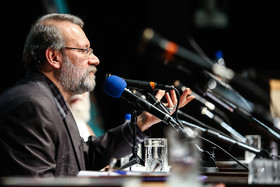 لاریجانی: کسی نمی‌تواند در ایران دیکتاتوری کند/دموکراسی و رهبری علل ثبات در ایران است