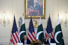 دیدار کری با هیات پاکستانی/تاکید واشنگتن بر ادامه روابط استراتژیک با اسلام‌آباد