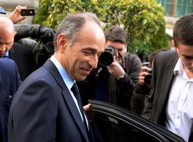 فساد مالی سارکوزی، استعفای رهبر اپوزیسیون فرانسه را رقم زد