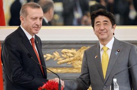 رایزنی نخست‌وزیران ژاپن و ترکیه در زمینه همکاری‌های تجاری و هسته‌ای