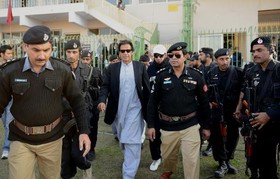 "عمران خان"در تیم طالبان پاکستان برای مذاکره با دولت