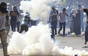 یک کشته و ده‌ها زخمی در حمله پلیس مصر به تظاهرکنندگان حامی اخوان المسلمین