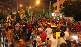 جشن و شادی در اردن و فلسطین در پی اسارت افسر اسرائیلی به دست مقاومت