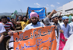 حمله سیک‌های معترض به پارلمان پاکستان