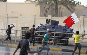 یورش نیروهای رژیم آل خلیفه به تظاهرکنندگان بحرینی