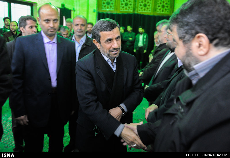 تصاویر/ دکتر احمدی نژاد در مراسم درگذشت مادر شهید بروجردی