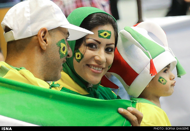 ورود یواشکی دختران ایرانی به استادیوم آزادی 1