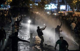 حمله مردم استانبول به کنسولگری اسرائیل در اعتراض به جنایات غزه