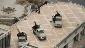 توافق آتش‌بس میان انقلابیون سابق لیبی در فرودگاه طرابلس