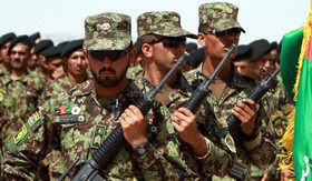 سربازان آموزش دیده و مجهز افغان مقابل طالبان کم می‌آورند!