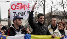 مخالفان دولت اوکراین مجددا به سوی پارلمان راهپیمایی می‌کنند