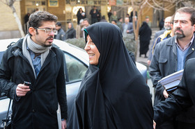 فاطمه هاشمی دادگاه انقلاب را ترک کرد