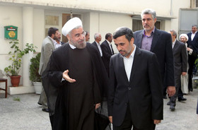 المانیتور: بازگشت احمدی‌نژاد به سیاست به نفع روحانی است