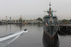 ناوگروه نیروی دریایی ارتش در بندر صلاله عمان پهلو گرفت