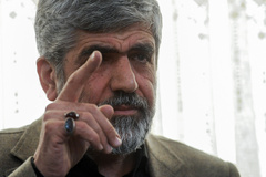 پدر شهید احمدی روشن: شکستن تحریم‌ها به بهای نابودی استقلال کشور تمام نشود