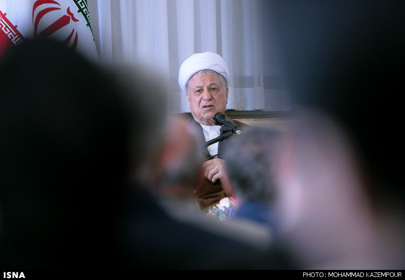 هاشمی رفسنجانی: در حبس عده‌ای با اتهامات سیاسی،هیچ منفعتی برای جامعه نیست