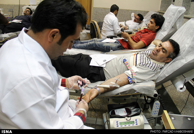 دانشگاهیان قم برای حمایت از مردم یمن و مدافعان حرم خون اهدا کردند