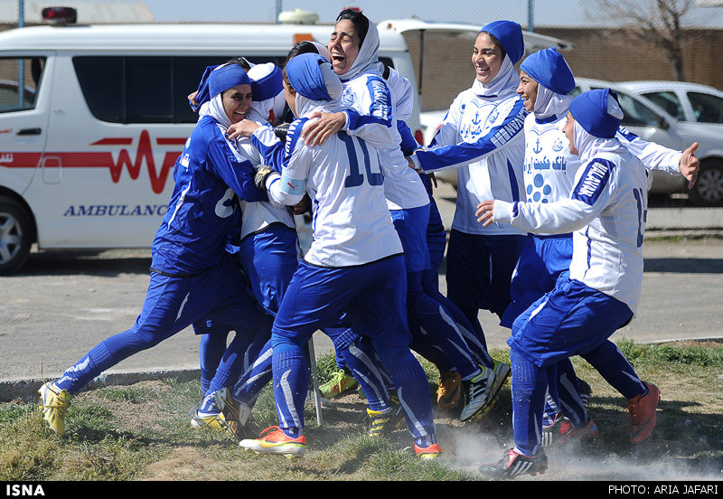 دیدار تیم‌های فوتبال بانوان آینده‌سازان نجف آباد و ملوان بندر انزلی 