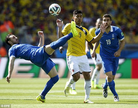 پیروزی کلمبیا برابر یونان در نیمه نخست