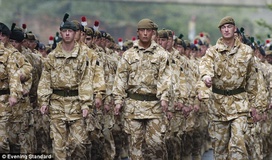 استقرار سربازان انگلیسی برای کمک به مقابله با طالبان در افغانستان