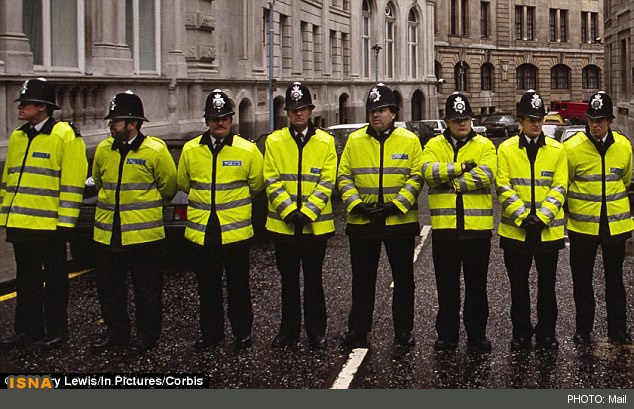 22 هزار نیروی پلیس انگلیس بیکار می‌شوند