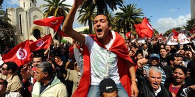 حمله معترضان به یک مرکز پلیس در غرب تونس؛ اعتصاب سه روزه قضات تونسی