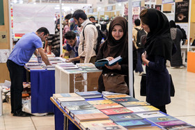 استقبال از نمایشگاه کتاب قم باید مانند نمایشگاه تهران باشد