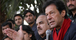عمران خان: کمک مالی انگلیس به جیب سیاستمداران فاسد پاکستان می‌رود
