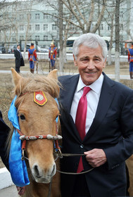 هاگل در مغولستان کشک خورد و اسب هدیه گرفت!