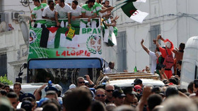 بازیکنان الجزایر پاداششان را به مردم غزه اهدا می‌کنند