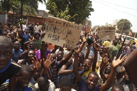 شادی مردم آفریقای مرکزی از استعفای رئیس‌جمهور موقت