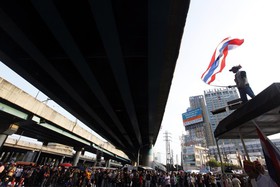 دفاتر مالی دولتی هدف جدید معترضان تایلندی