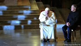 پاپ از قربانیان تجاوزهای جنسی کشیش‌ها طلب عفو کرد