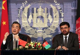 کمک چین به تکمیل روند گذار سیاسی و توسعه افغانستان/ تاکید کرزای بر گسترش روابط با پکن