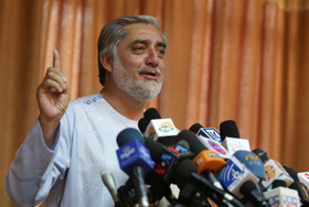 استقبال عبدالله عبدالله از استعفای دبیر کمیسیون انتخابات افغانستان