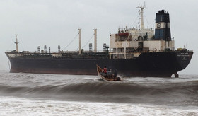 نجات دو فروند نفتکش ایرانی از چنگ دزدان دریایی