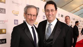 steven_spielberg_tony_kushner_a_l.jpg