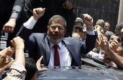 محمد مرسي: به آرمان‌هاي انقلاب مصر و تمام تعهدات بين‌المللي پايبند خواهم بود
