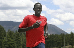 دونده بي‌وطن در المپيك مي‌دود!