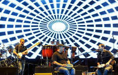 محسن شریفیان برای «دارکوب‌»ها می‌خواند