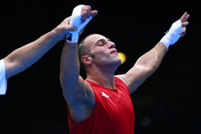 احسان روزبهانی وارد بوکس حرفه‌ای شد